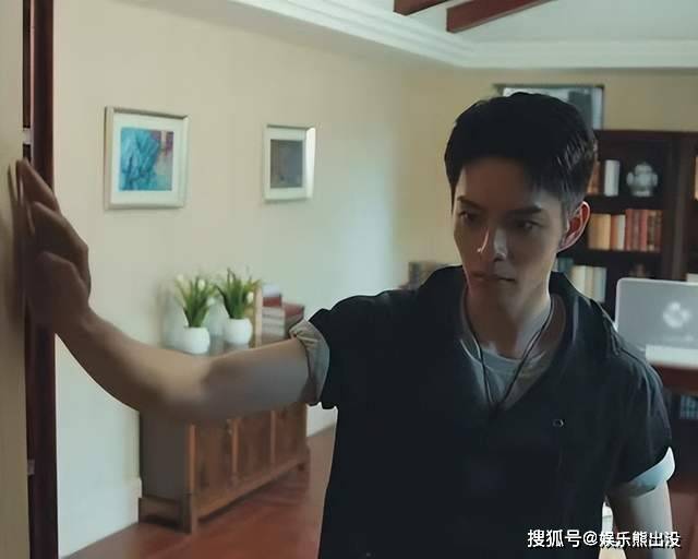 为你逆光而来：双胞胎交换人生，老人死前生吞钥匙，真相是什么？