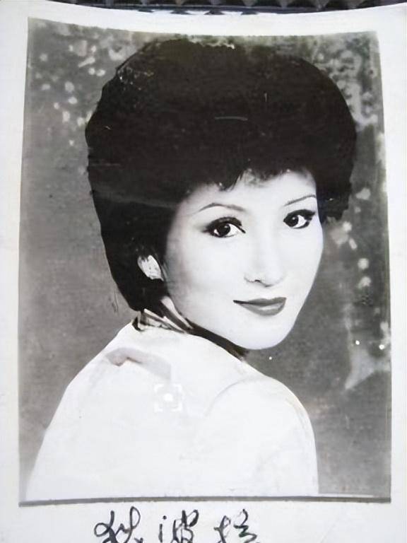 她被誉为"三级片皇后",儿子是超级巨星-谢霆锋_狄波拉_香港_电影