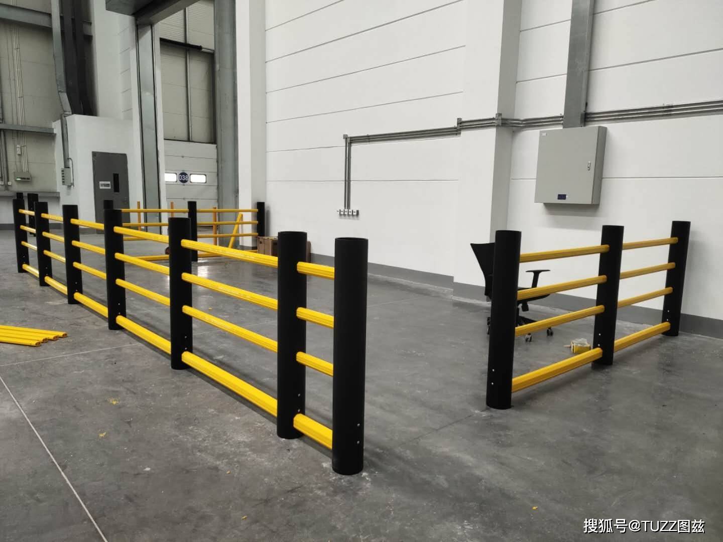 工厂物流通道新型高分子防撞安全护栏_柔性_立柱_产品
