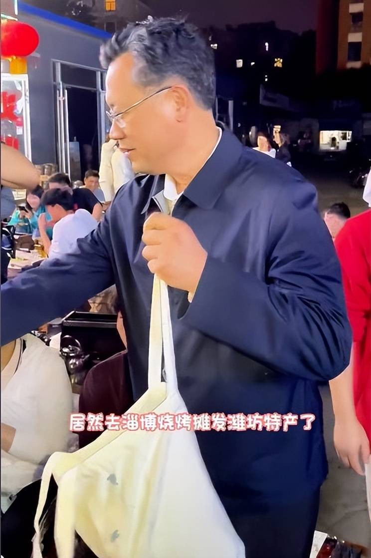 原创            潍坊出手了文旅局长在淄博烧烤摊疯狂揽客，这样的山东能拒绝吗？（潍坊文旅局局长王伟利）