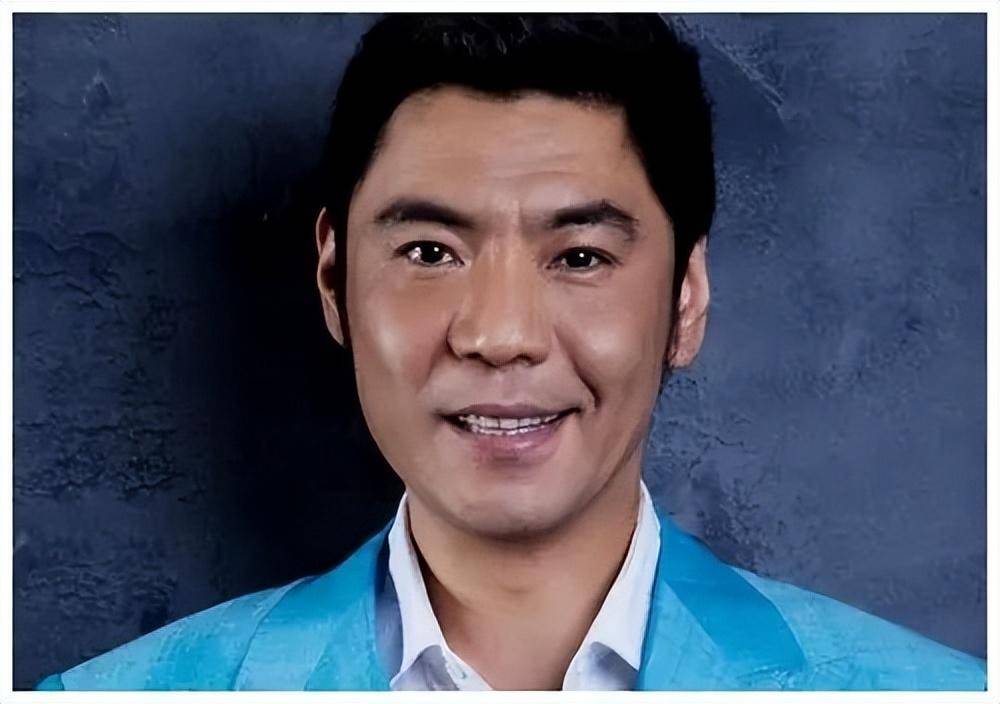 屠洪刚:声音自带千军万马,事业巅峰下海,如今56岁接商演养继子!