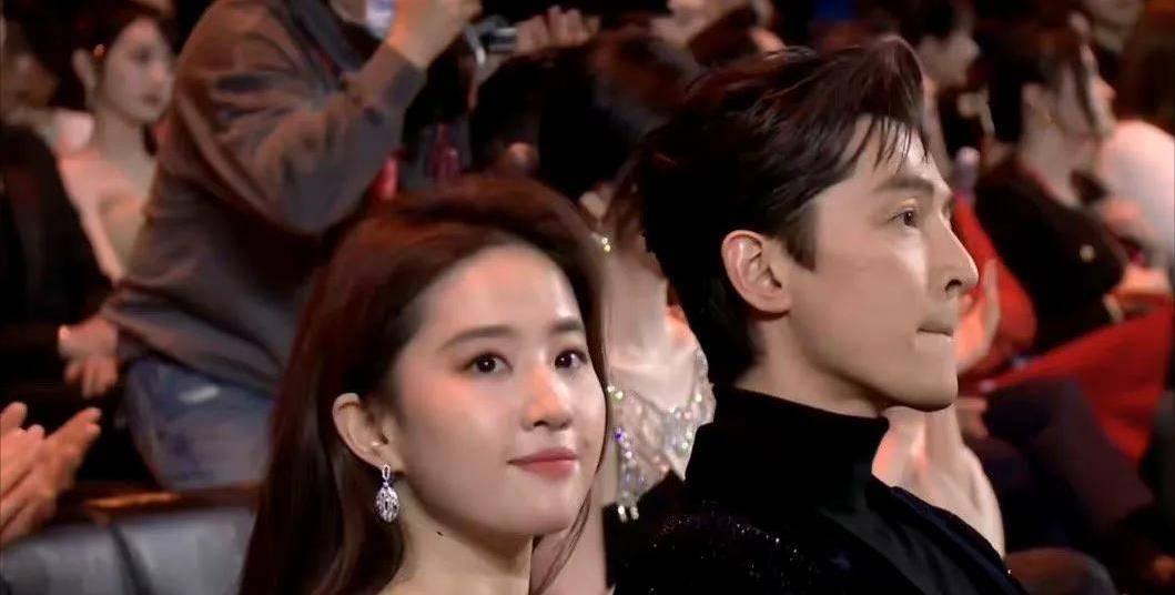 肖战微博夜椅财富大涨,传奇刀队世纪同构!