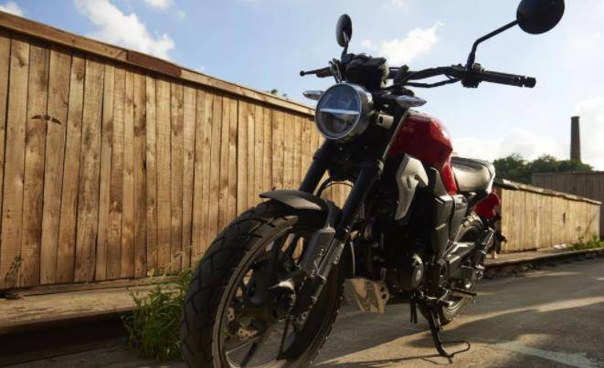 它们分别是新大洲本田cbf190tr和五羊