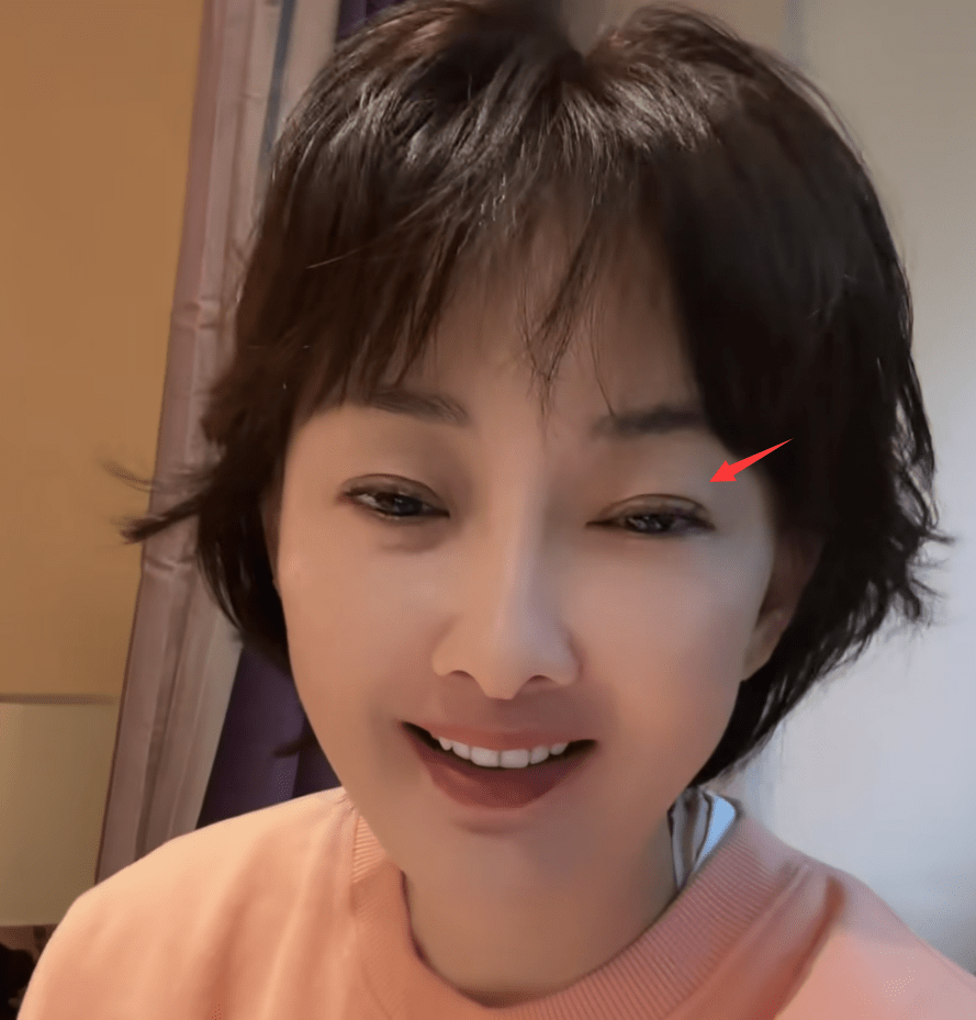 49岁牛莉整容变化大,脸僵鼻子假难认出,评论区沦陷本人疑回应_视频