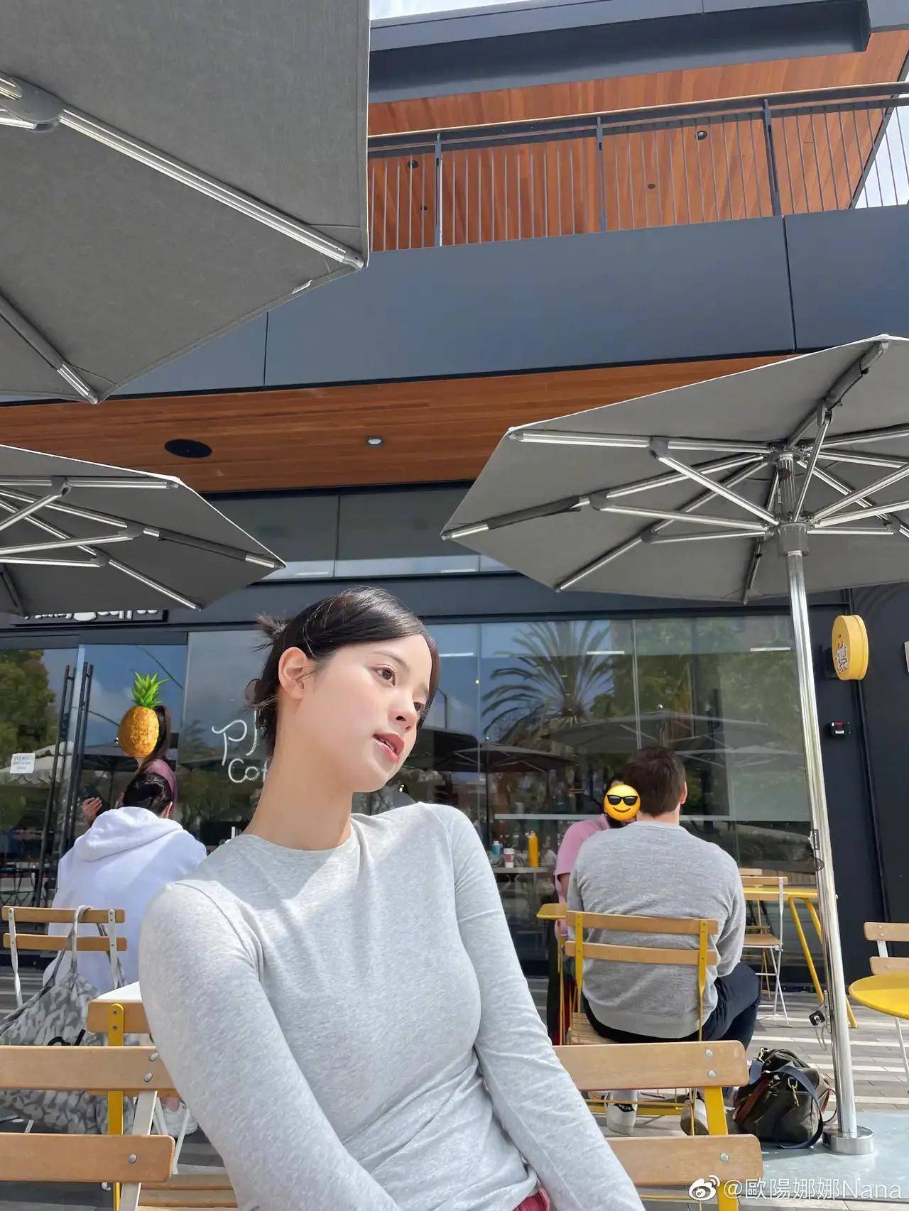 欧阳娜娜15岁退学进圈赚几亿,靠实力站稳脚跟!_音乐_舞蹈_娱乐