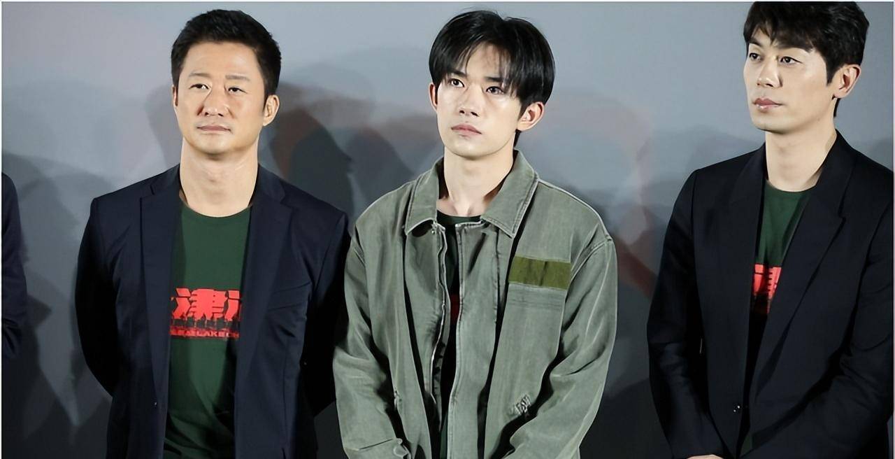 据透露,成龙曾邀请易烊千玺参演一部新电影,但遭到拒绝,话题太危险?