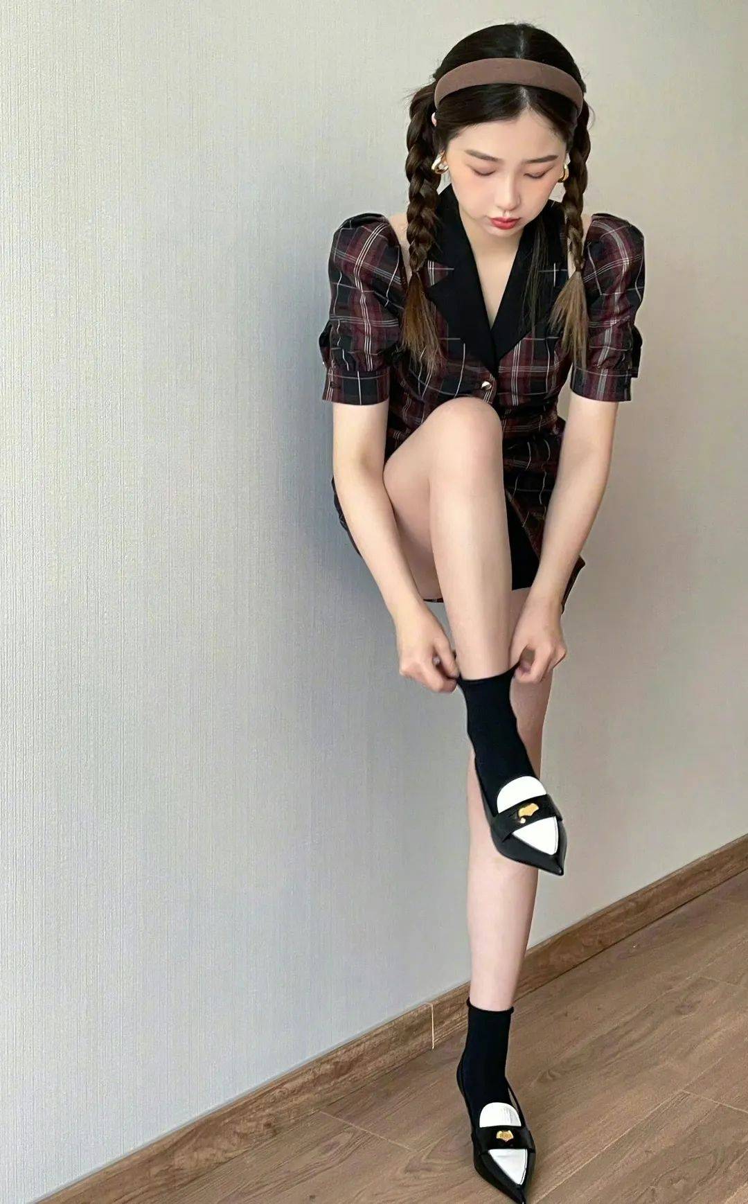 赵露思的清爽小秘诀竟然是单鞋!_凉鞋_罗马_尖头