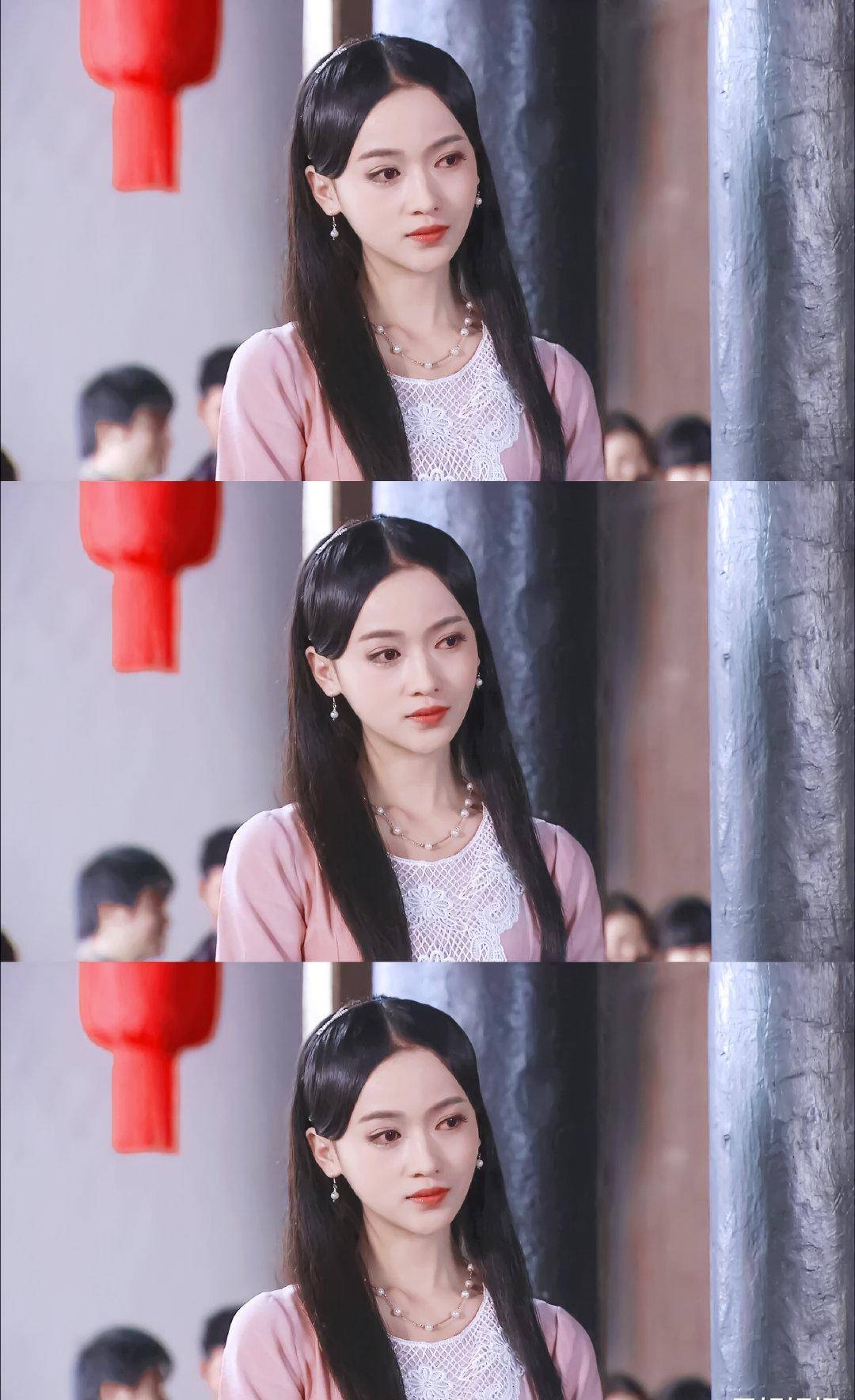 吴谨言出道后,最美的一个造型是在《屏风美人》里饰演的冯青青,温婉