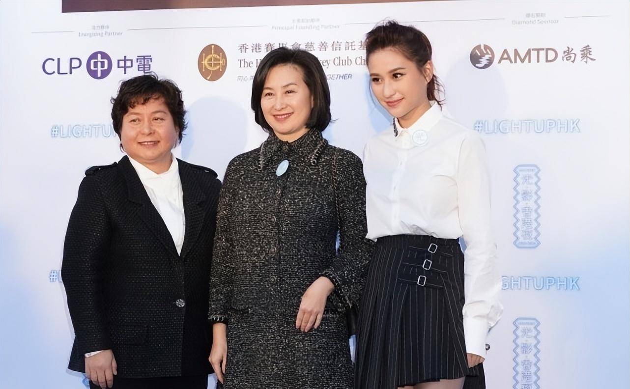何超琼和何超莲不愧是同父异母,虽然一样的高贵,但各自气质不同_黑色