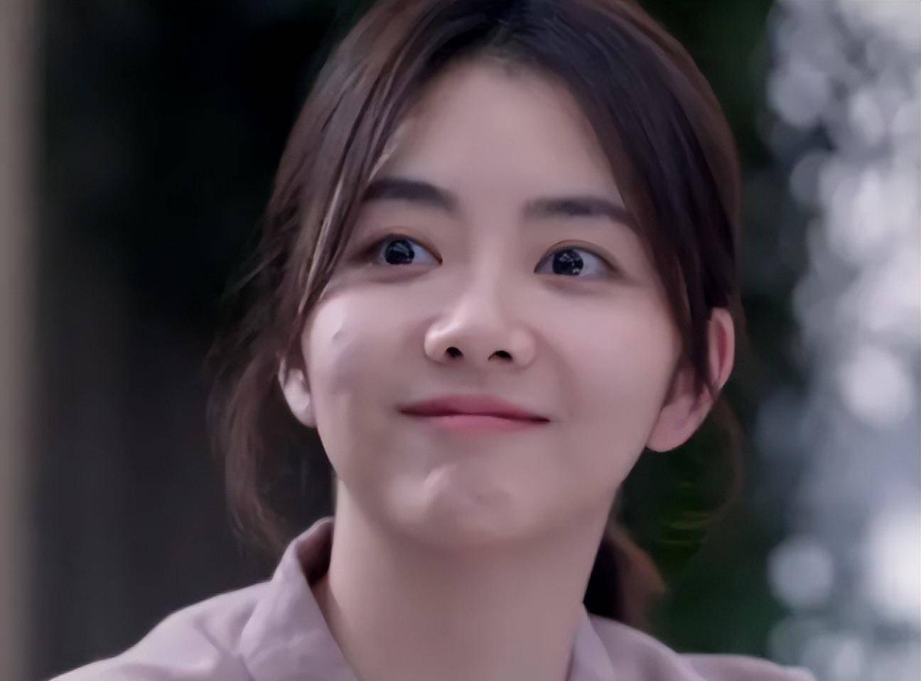 32岁谭松韵,"圆脸"甜腻软萌,文艺范穿着,少女感很强_脸型_时尚_眼睛