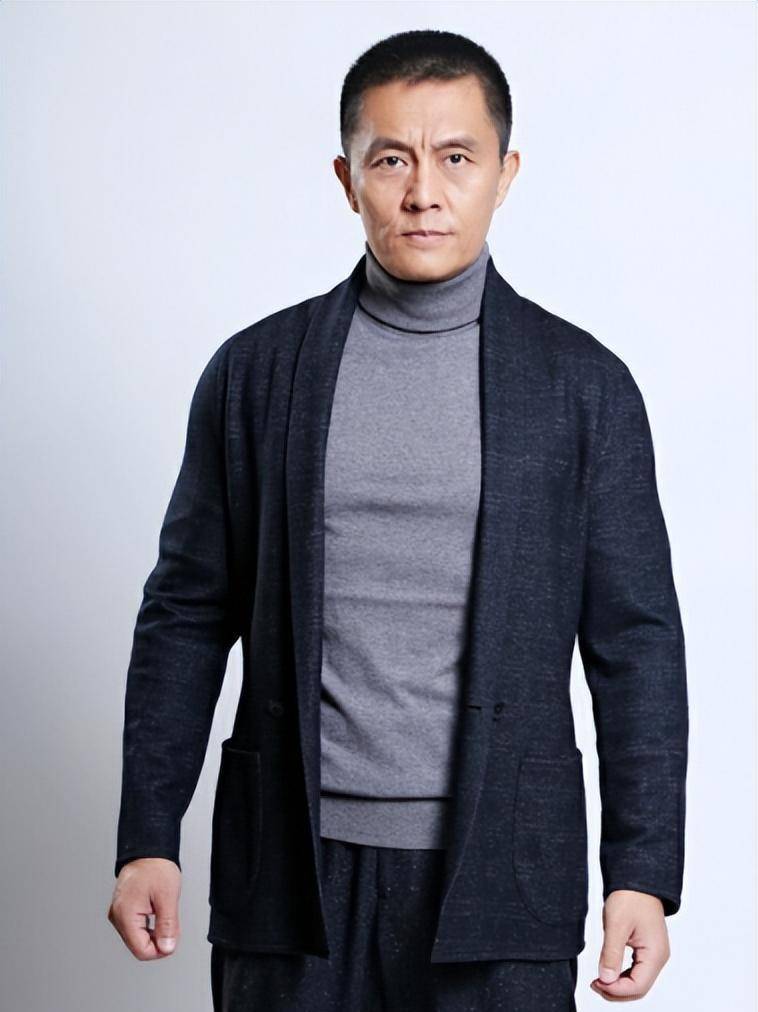 常戎与王菁华分手20年:他娶娇妻幸福美满,她50岁仍单身惹人心疼_父亲