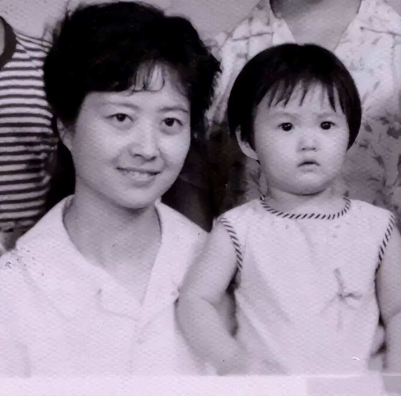 因此宋佳小时候就生活在一个小康的家庭中,吃穿不愁,父母对自己都是