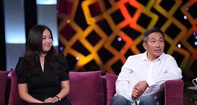 杜源:4岁认识爱妻,结婚40年无绯闻,导演女儿是他的骄傲_范小春_杨青