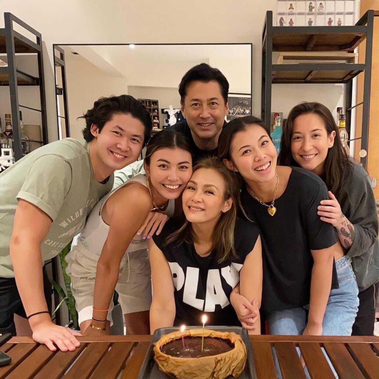 获父母大力支持,姐姐去年与同性恋人完婚_王敏德_王跃颖_儿子