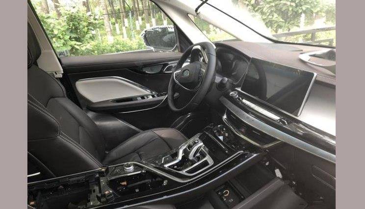 吉利vf11外观好像没有宋max好看,但是吉利还是离不了面包车的模样