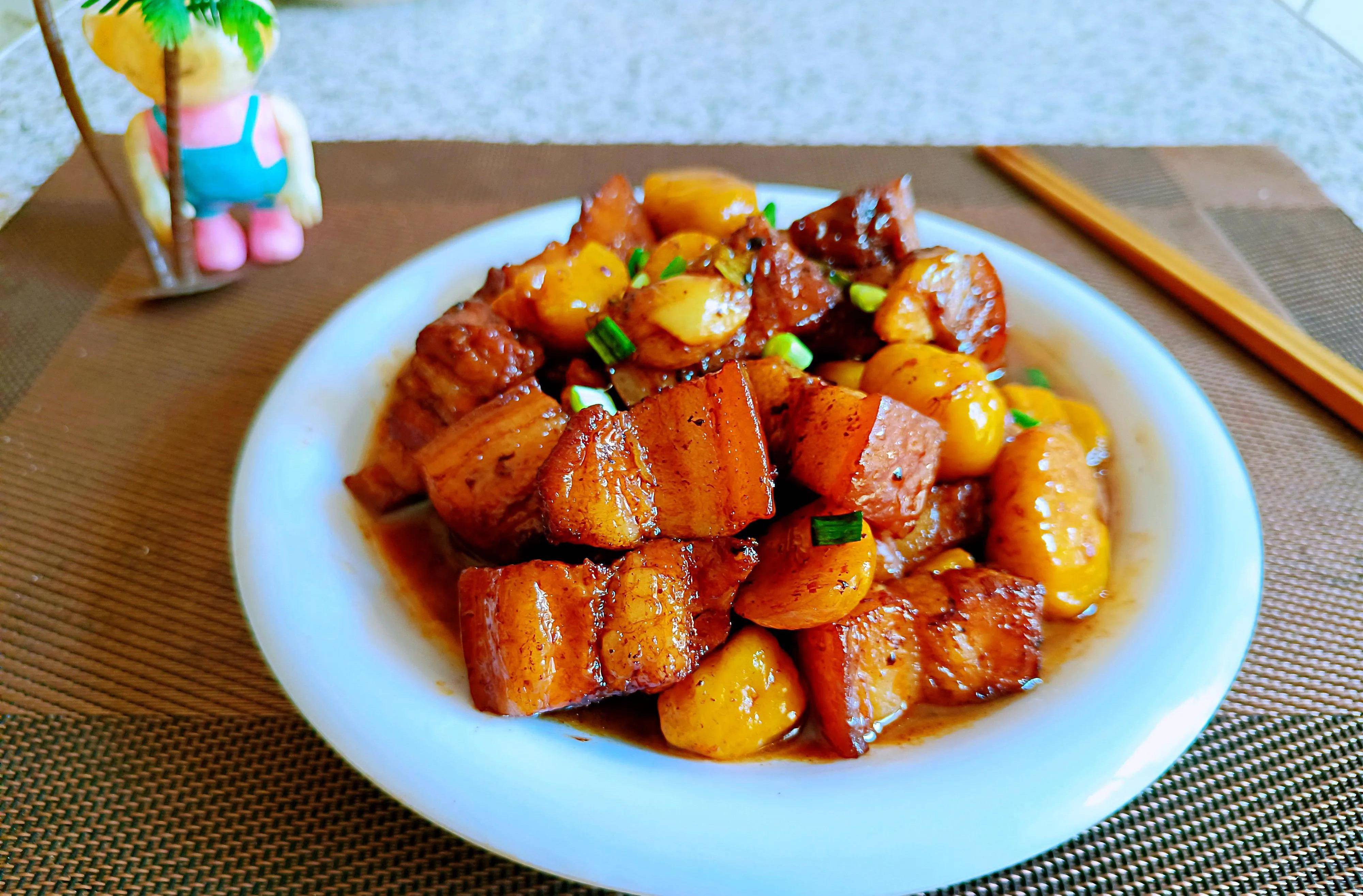 推荐食谱:板栗焖红烧肉红烧肉怎么上色呢?