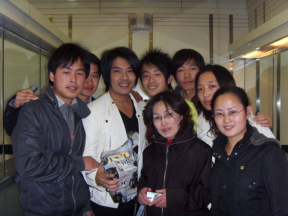 出道凭借一首歌就红极一时,之后却"突然消失"的歌手,个个经典_阿杜