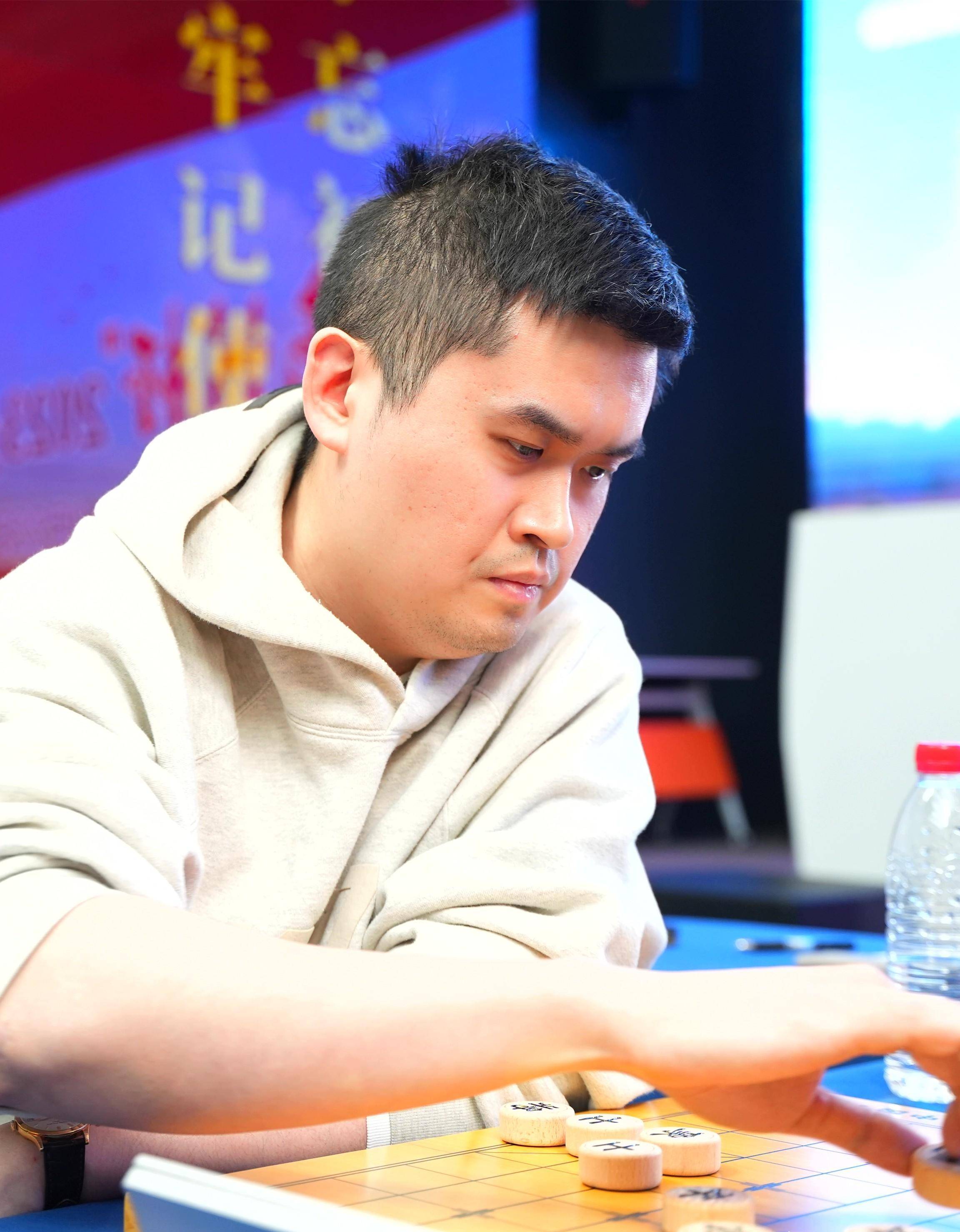 国际象棋闪电战决赛王天一10-2击败王禹博卫冕,儒家女子登顶