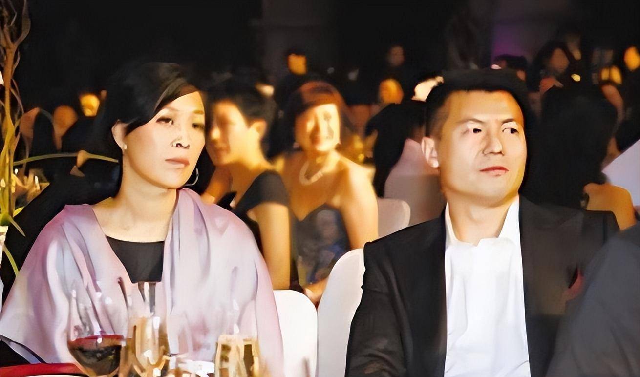 歌手那英:与高峰同居10年,还为他生儿子,为何转身嫁给了孟桐?