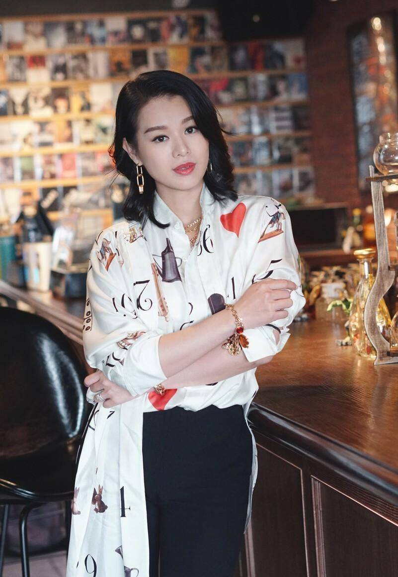 胡杏儿短发图片