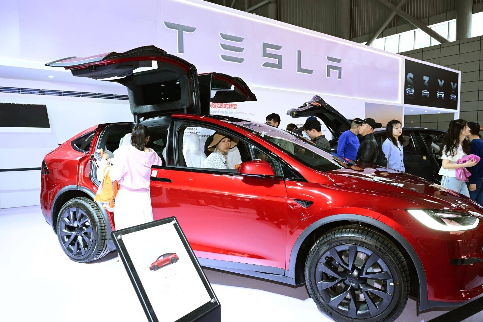 特斯拉"特别"阵容亮相安徽车展 model x烈焰红实车首秀_搜狐汽车_搜狐