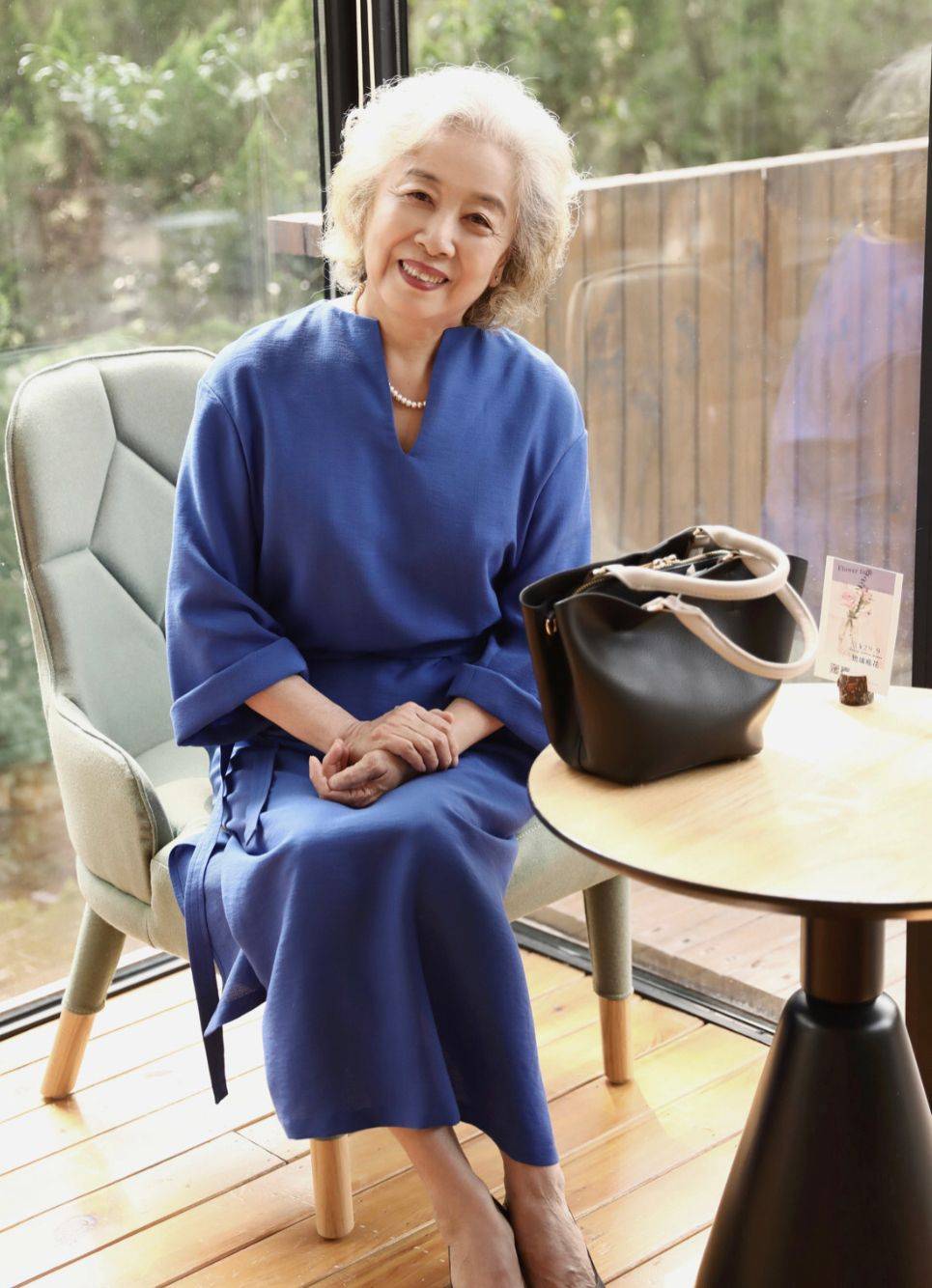 优雅老去的女人,身上有4个地方和普通老太太不同,一看就更高级_奶奶