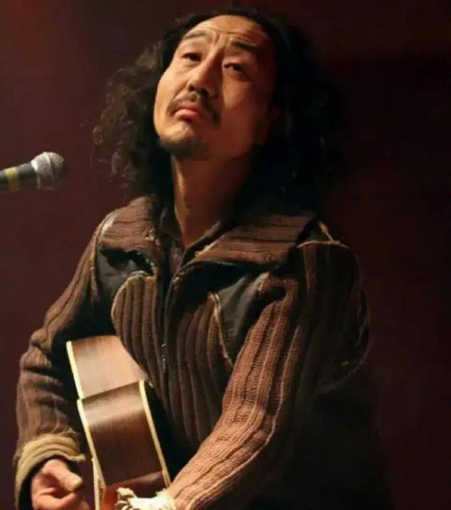 赵已然出生于1963年知识分子家庭,是我们第一代摇滚人,鼓手,吉他弹唱