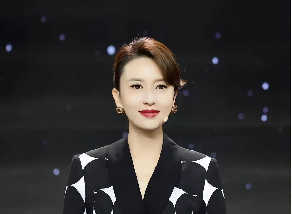 张蕾出镜人气大增,首次谈及离职原因,网友:是正确的选择!