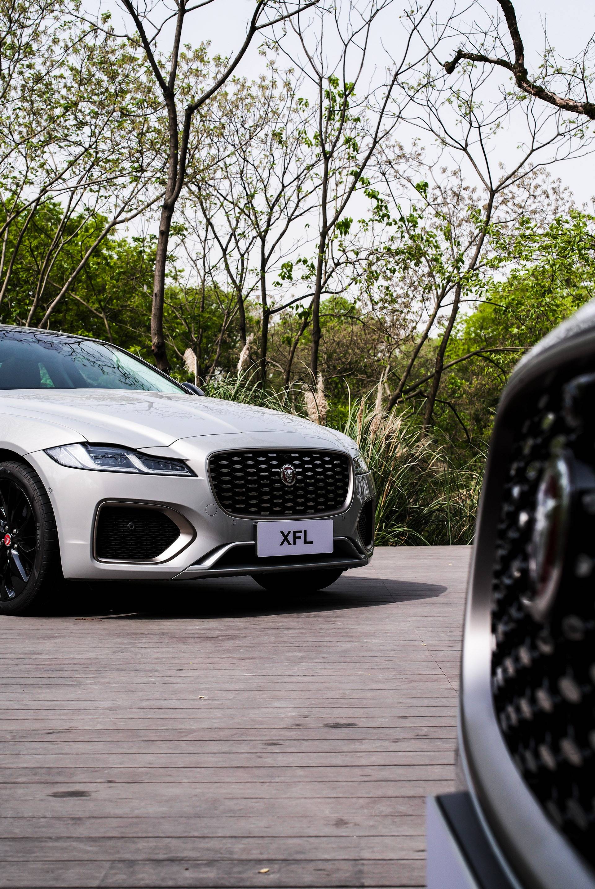 缎面哑光金属漆,细节采用鎏金点缀,静态体验捷豹xfl鎏金版_搜狐汽车