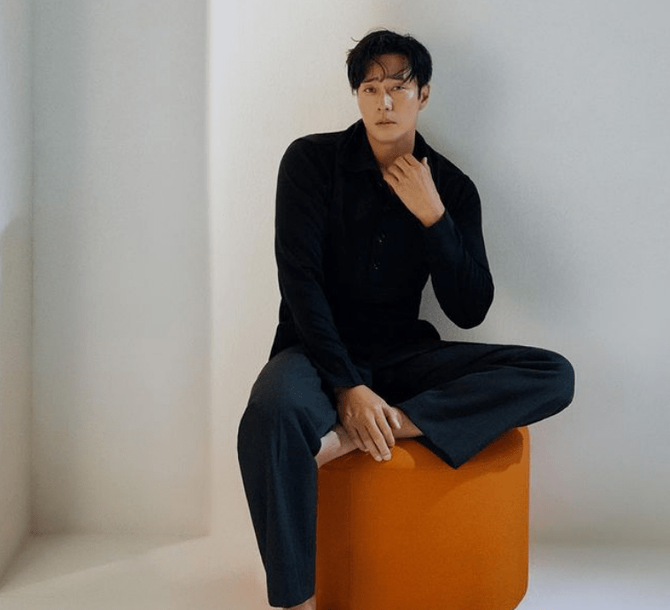 也许苏志燮不是大众审美标准所认定的帅,但精湛的演技总是让他一出演