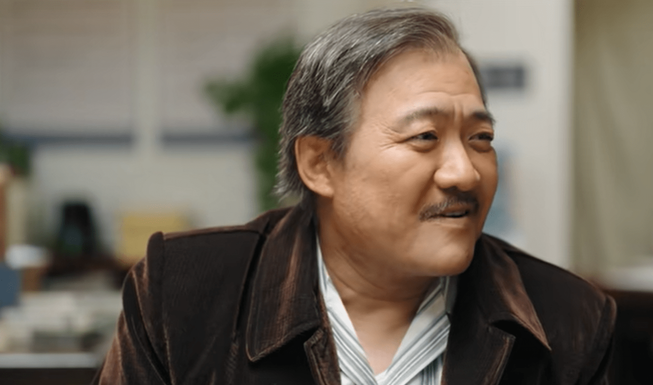 《漫长的季节》看懂沈默二十年不换的旧衣,才知龚飙为何笑着死_黄丽茹