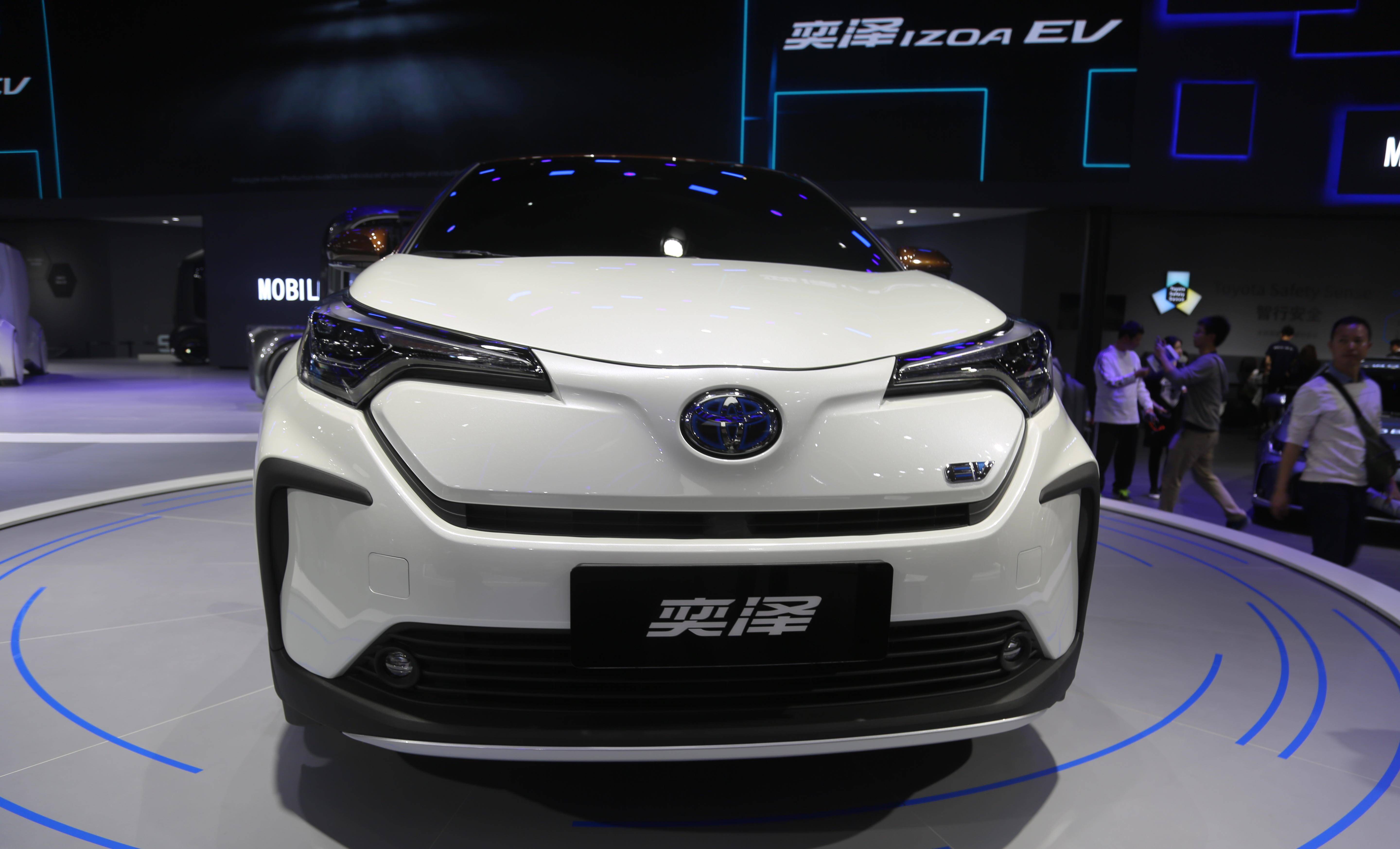 实拍丰田奕泽izoa ev量产纯电动车,c位出道,全球首发!