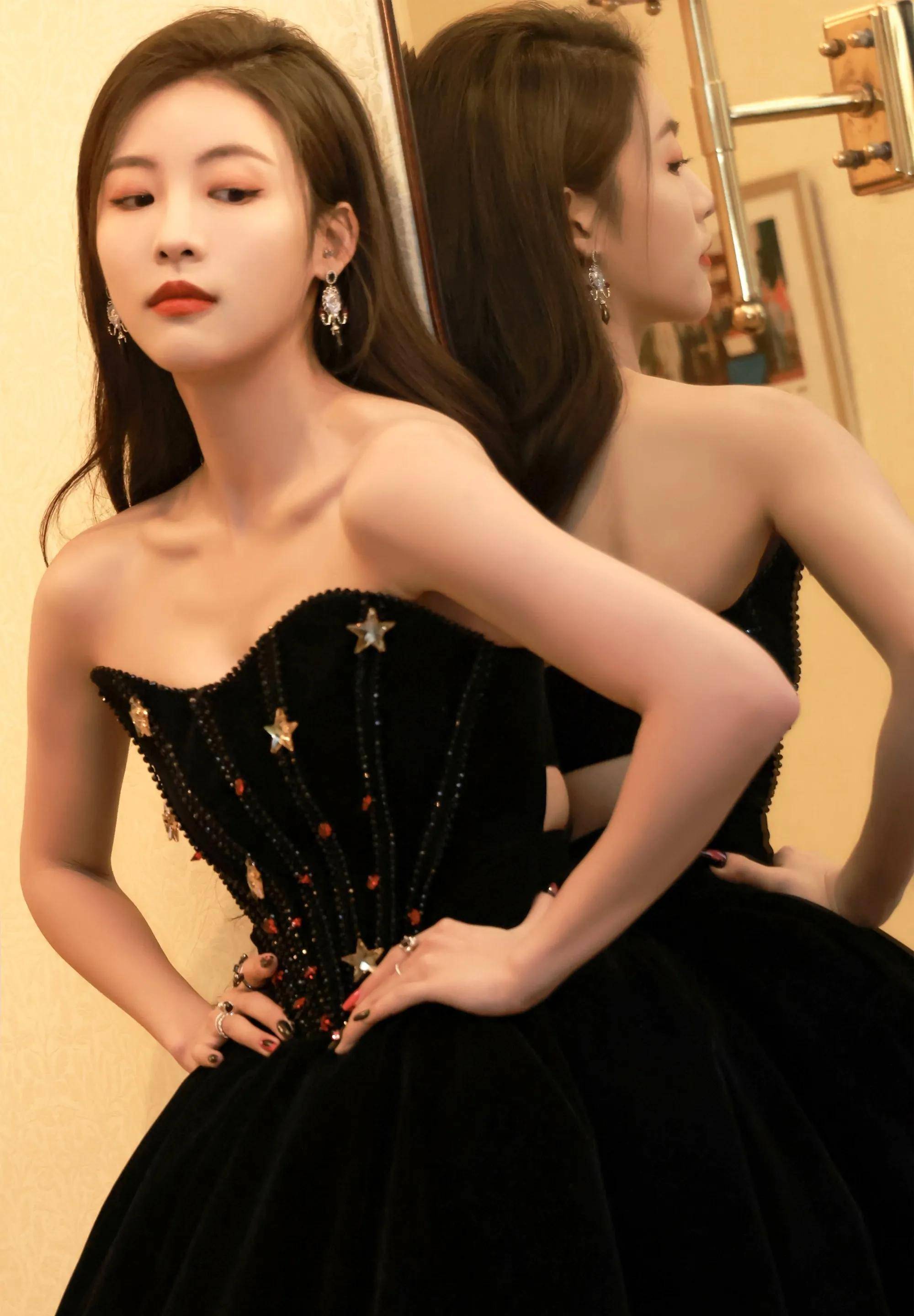 孙芮穿黑色抹胸长裙御姐气场全开,身材火辣性感 美艳优雅又高贵_星星