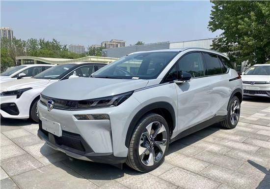 广汽传祺"aion v"到店,续航可达600km,后排空间可媲美q5!