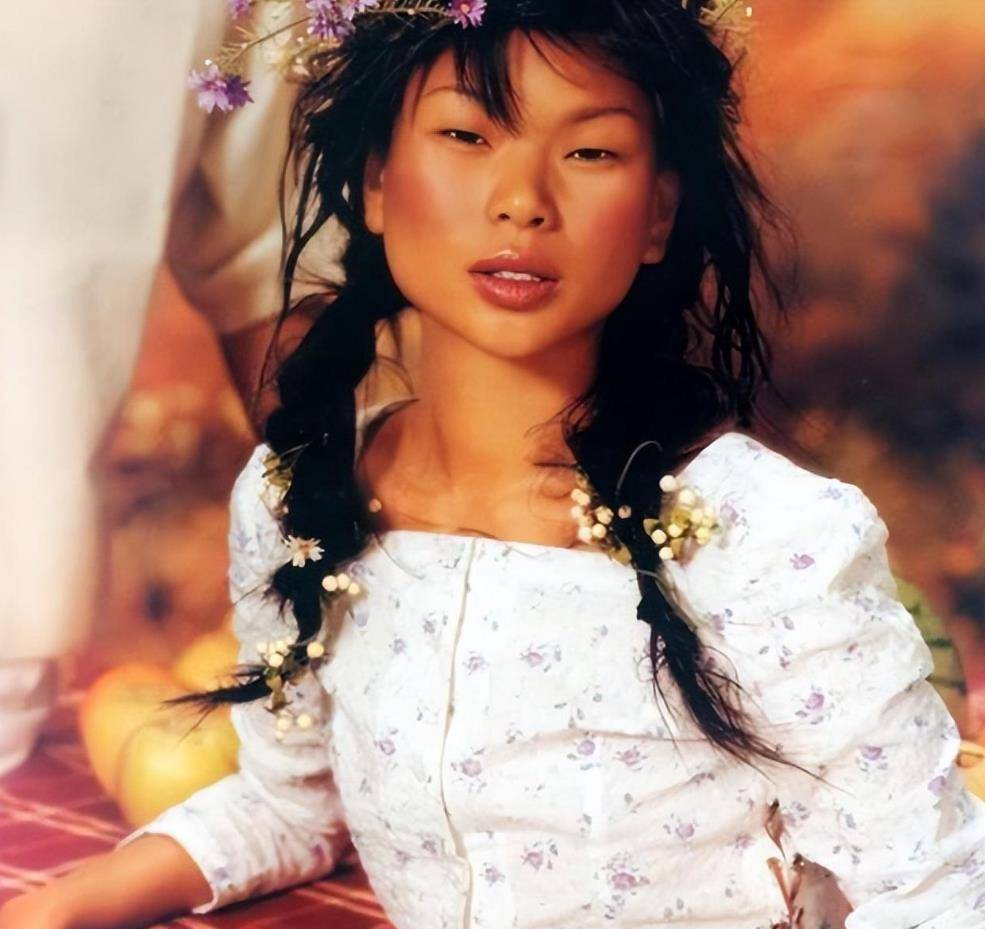 国际超模吕燕,长相不佳却能嫁给法国贵族,混血儿子颜值超高_众人_农村