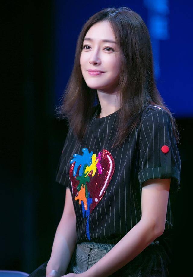 秦岚:一种美让异性痴迷,让同性认可,她的身上释放着独有的能量_陆川