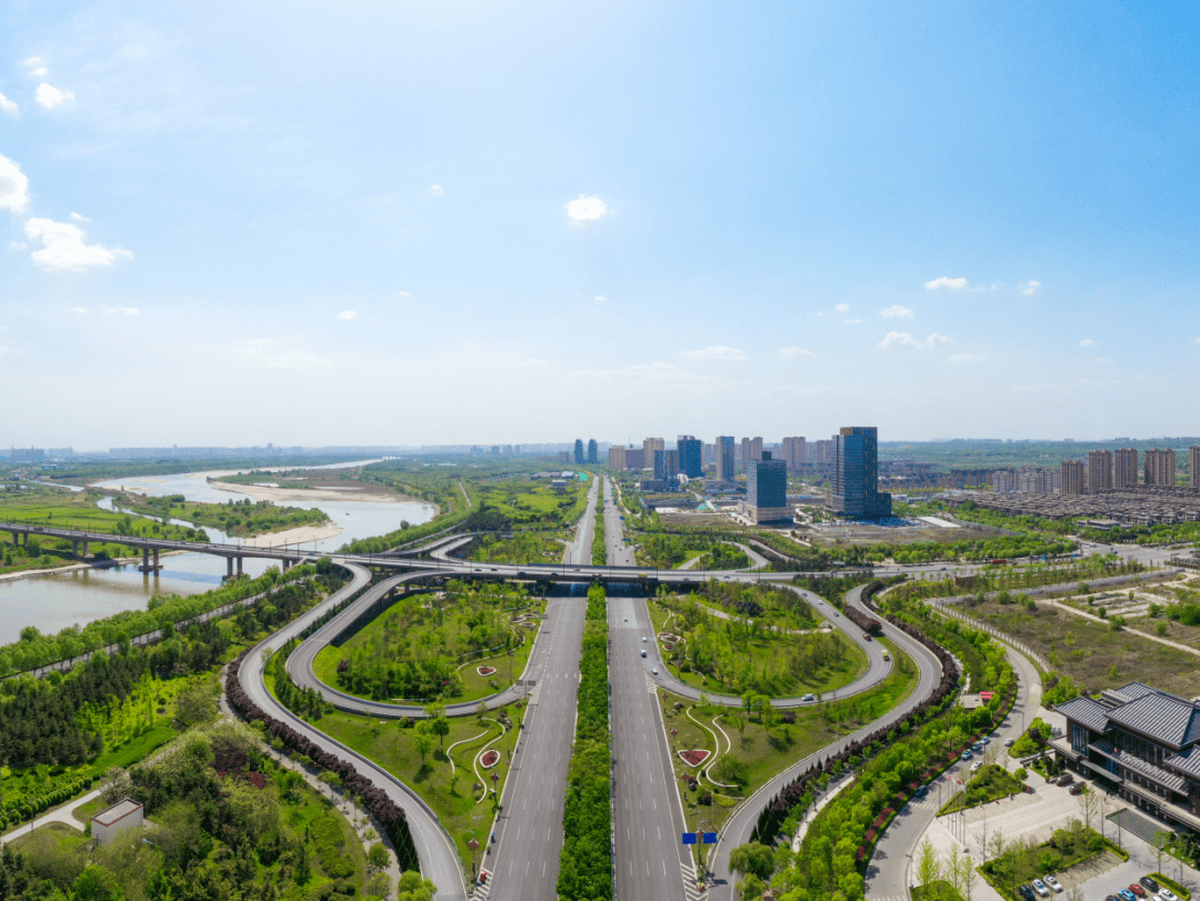 累计建成通车约220公里,形成了"三纵五横"路网框架,兰池大道,泾渭大道