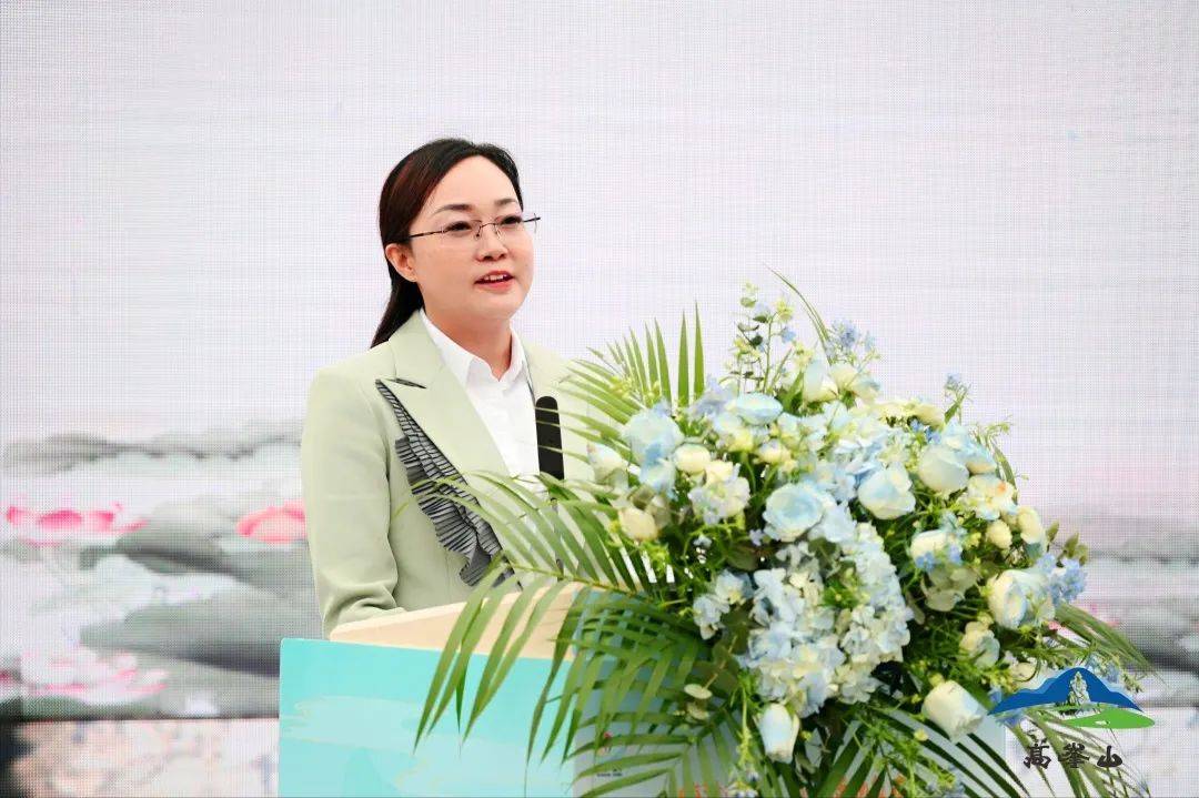 县文化广电旅游局党组书记,局长何英在进行蓬溪县"从百草园到三味书屋