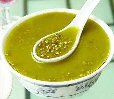 消暑解渴又好喝,这些人就只能眼馋了_绿豆粥_解毒_功效