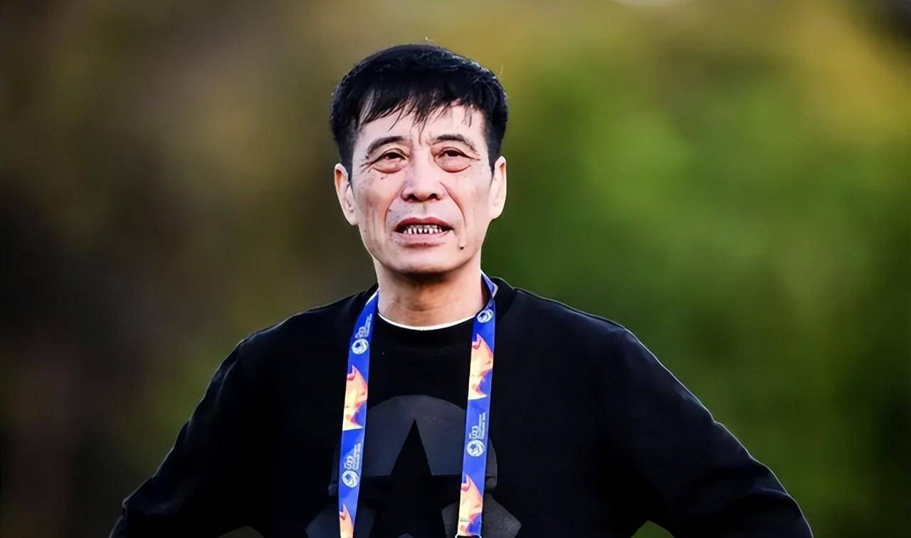 原创            李霄鹏下课，国足选帅要求出炉，本土教练不考虑，四名外教入围（李霄鹏执教国足经历）