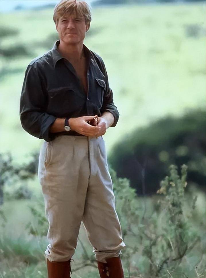 除了以上所提到的情感表现,电影《走出非洲》中还有一种非常突出的