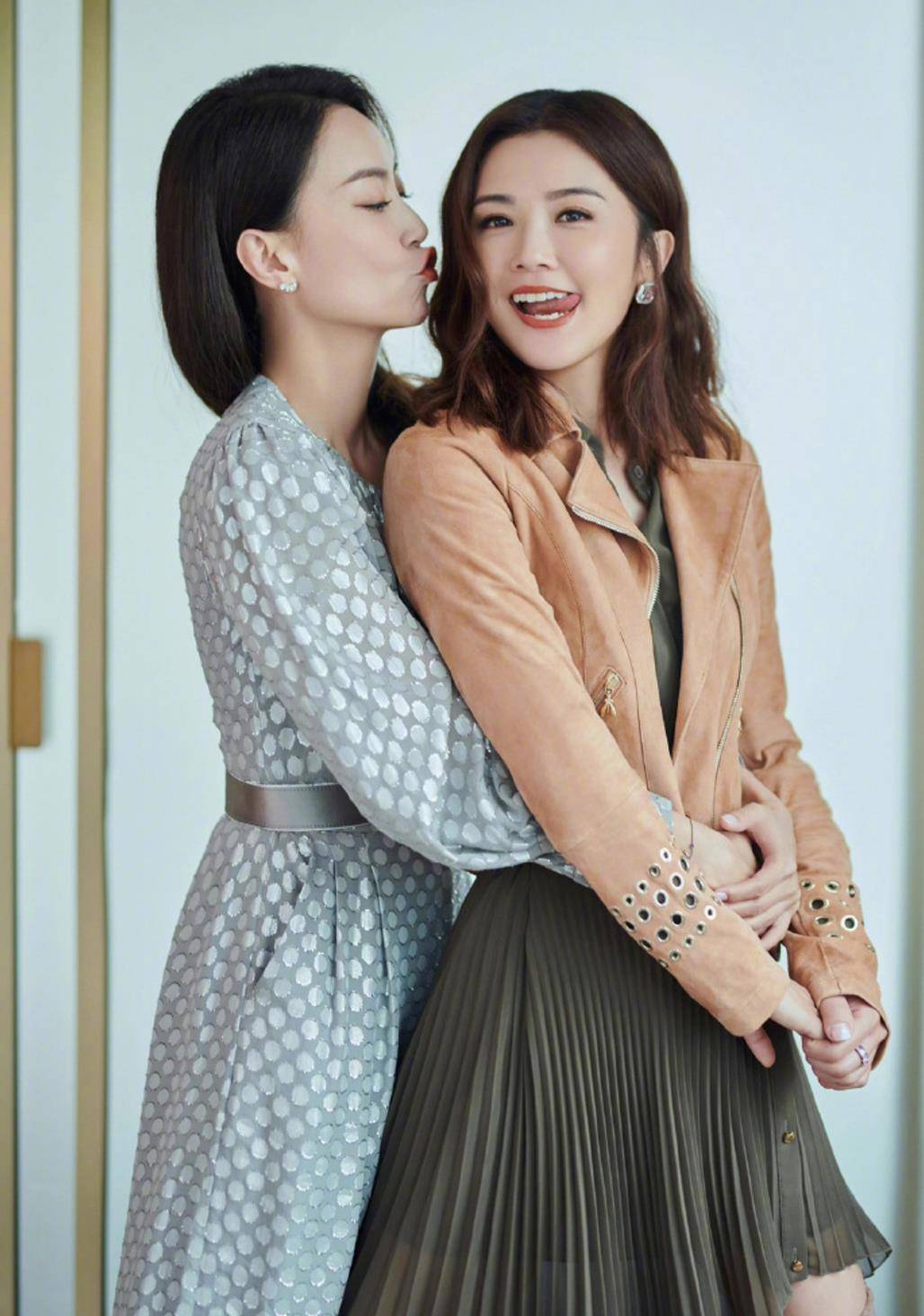 twins推日本制蓝胶碟全球限量秒售罄炒近4倍高价_twins_明爱_演唱会