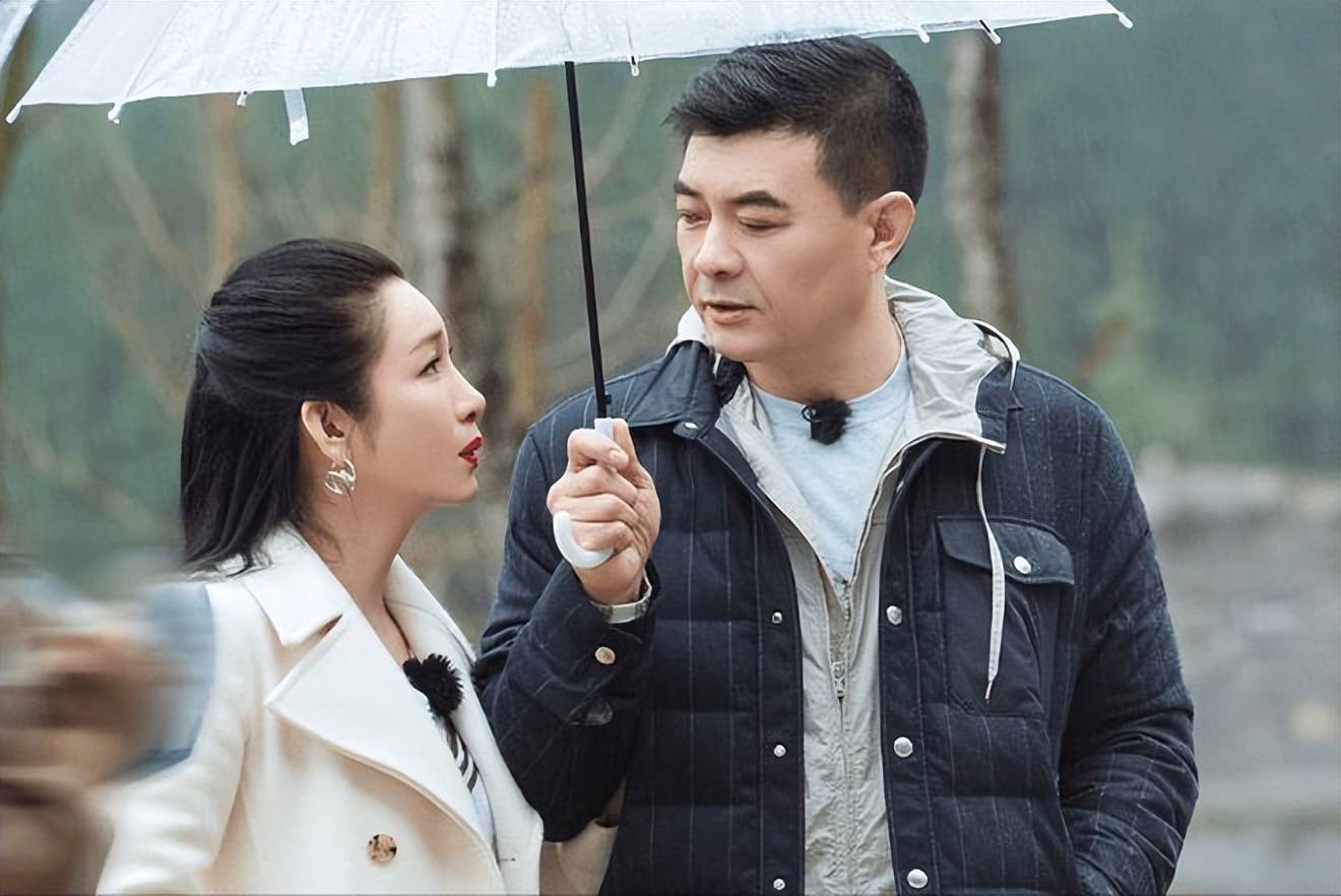 秦海璐:怀孕时小叔子公公相继去世,生娃后对婆婆好的亲妈都吃醋_因为