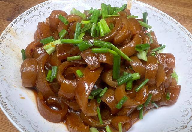 喜欢吃猪皮的有口福啦,卤猪皮色泽诱人,q弹粘牙,好吃不油腻呢_清水