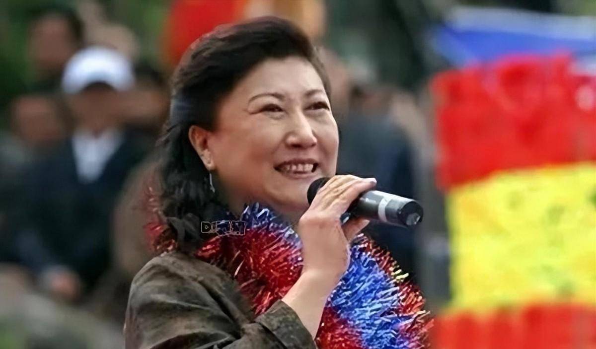 去世18年后,何庆魁回老婆身边,女儿的坚持让人泪目_剧本_张艳茹_小品