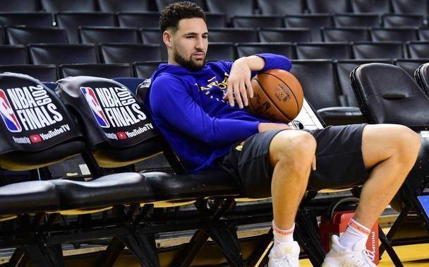 克莱汤普森佛光普照8记三分,狂砍30分带领勇士127:100战胜湖人_比赛