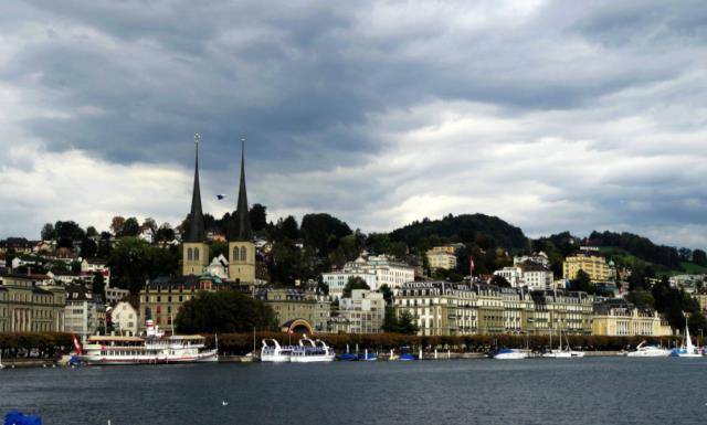 该国人口仅有3万,国防和外交都委托给外国,人均gdp是美国的3倍_列支敦