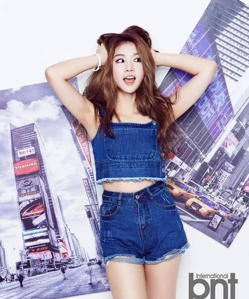 在2011年,加入fiestar组合,2012年1月2日,参加经纪公司loen