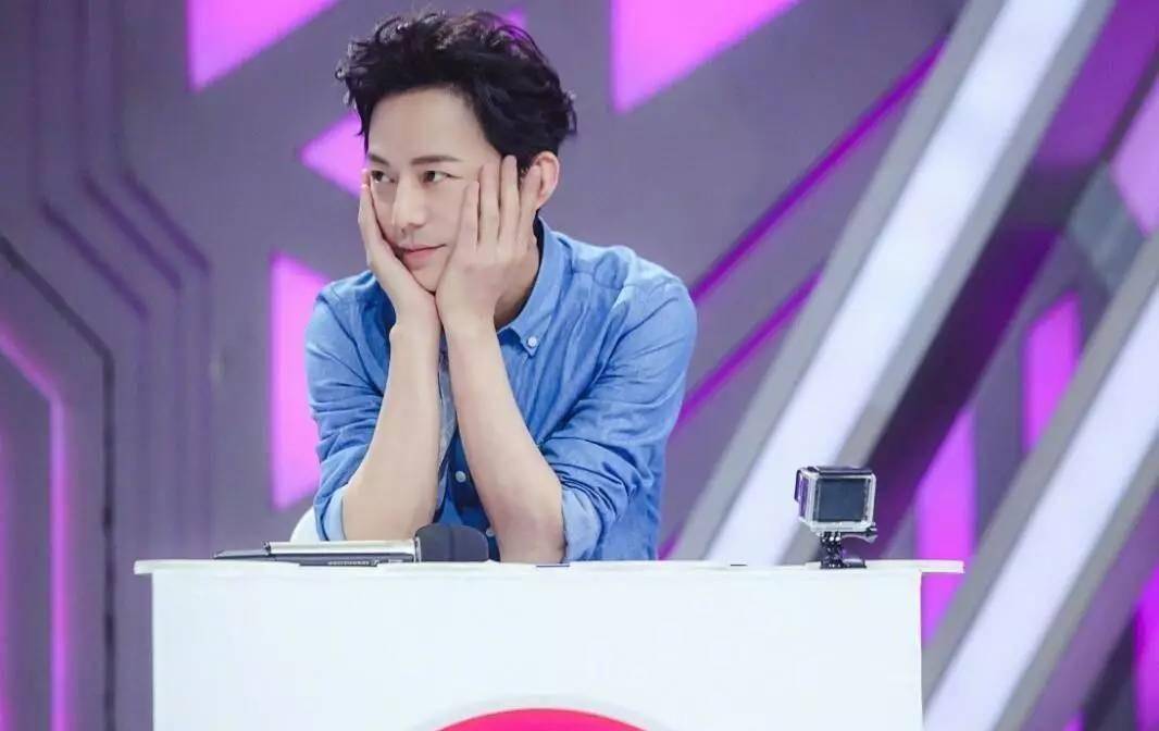 一场生日,娱乐圈的人走茶凉,在49岁的何炅身上体现得淋漓尽致_祝福