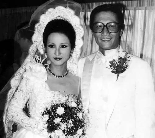 母亲狄波拉的潇洒史,以及与她纠缠一生的两个男人_谢贤_中国香港_甄珍